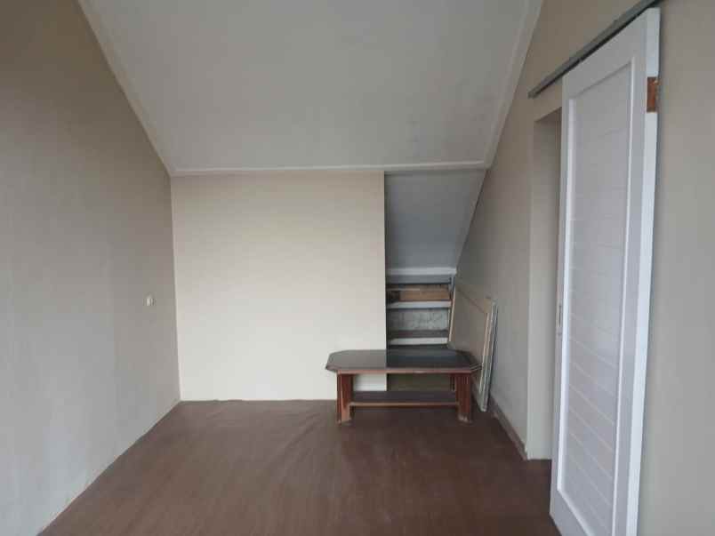 dijual rumah komplek cihanjuang