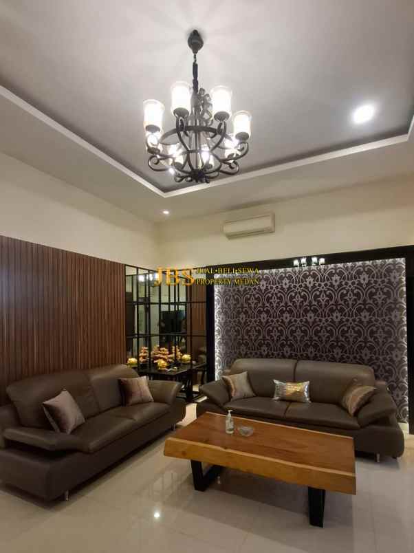 dijual rumah komplek citraland gama