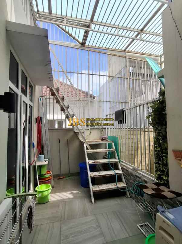 dijual rumah komplek citraland gama