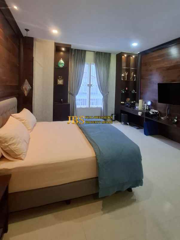 dijual rumah komplek citraland gama