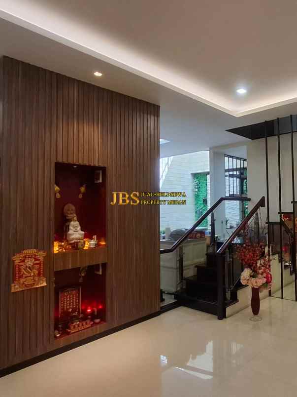 dijual rumah komplek citraland gama