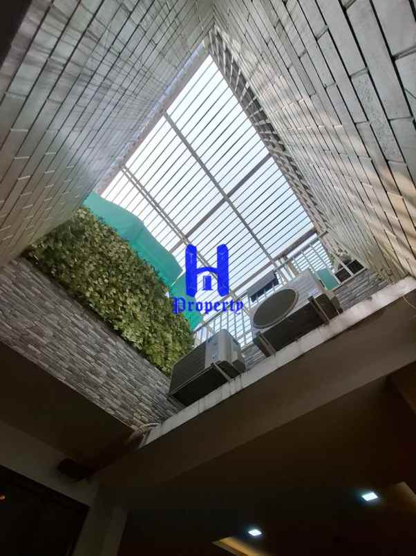 dijual rumah komplek citraland gama