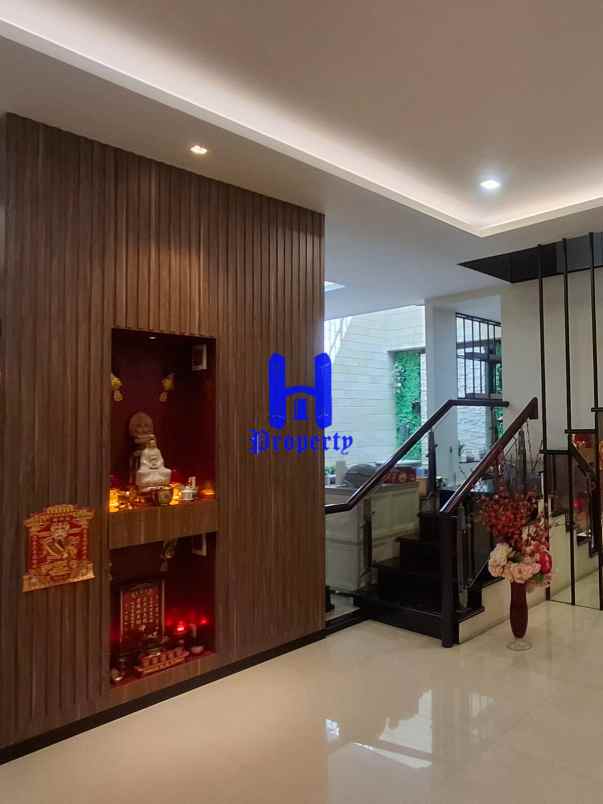 dijual rumah komplek citraland gama