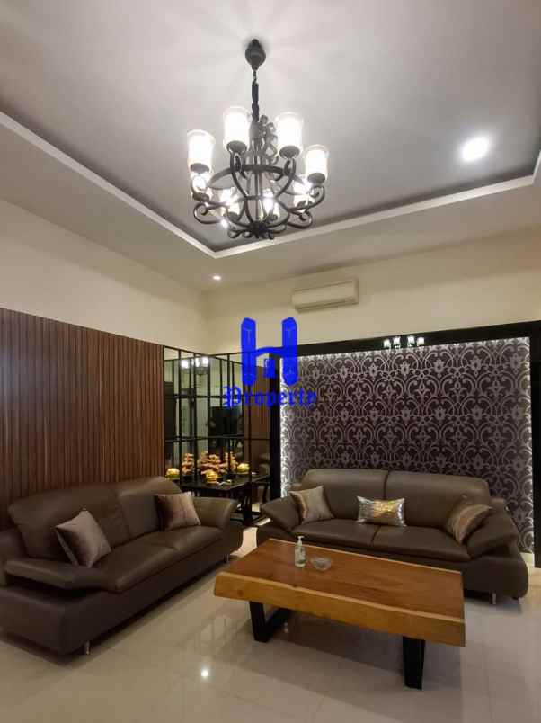 dijual rumah komplek citraland gama