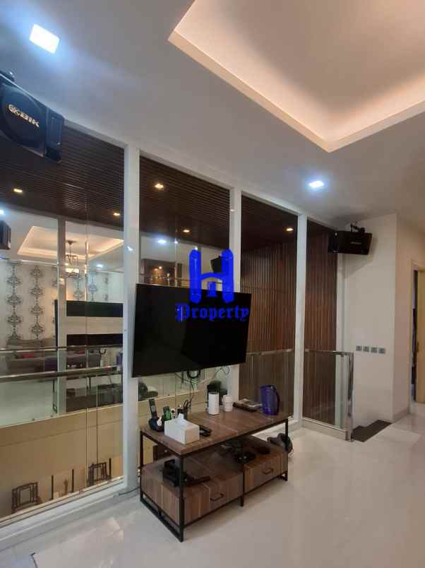 dijual rumah komplek citraland gama