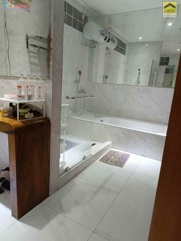 dijual rumah komplek giri loka 3 bsd