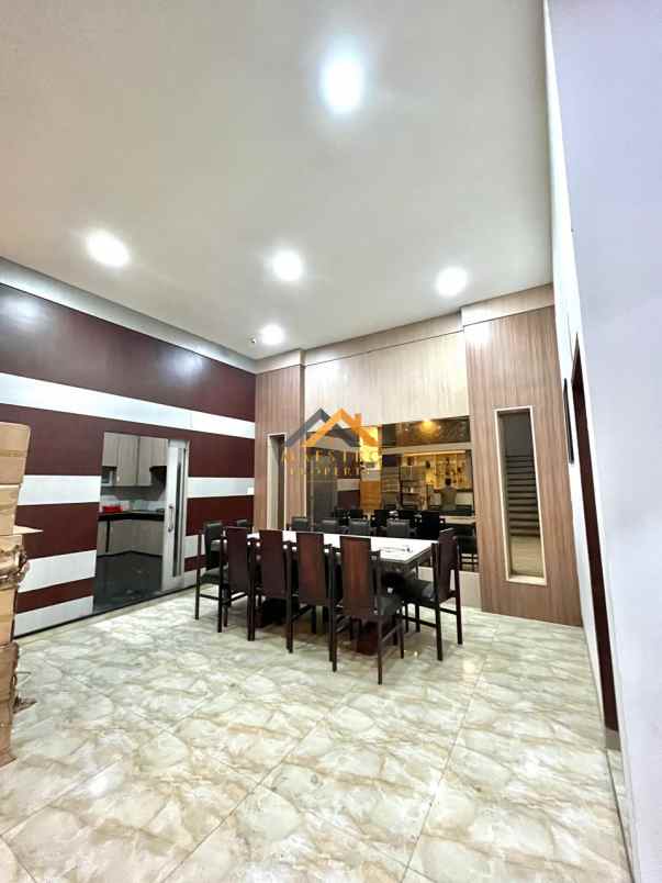 dijual rumah komplek graha metropolitan