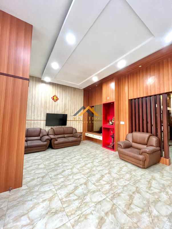 dijual rumah komplek graha metropolitan