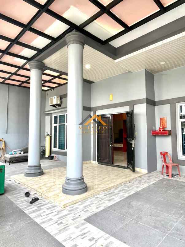 dijual rumah komplek graha metropolitan