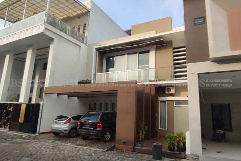 dijual rumah komplek graha sunggal