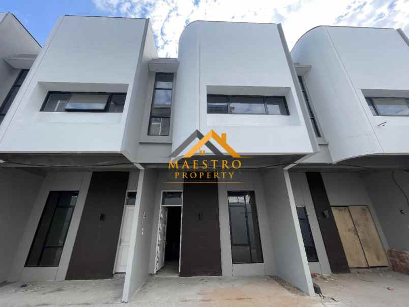 dijual rumah komplek madio regency