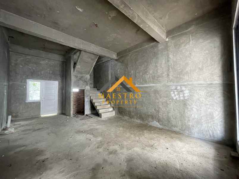 dijual rumah komplek madio regency