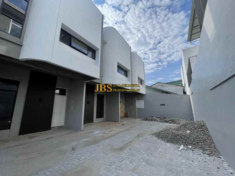 dijual rumah komplek madio regency