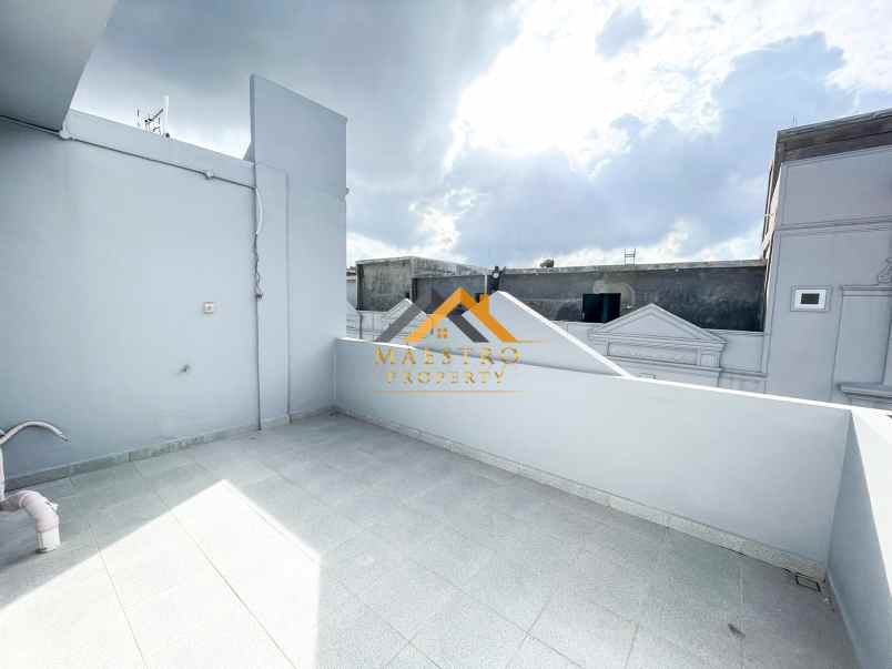 dijual rumah komplek mados royal suite