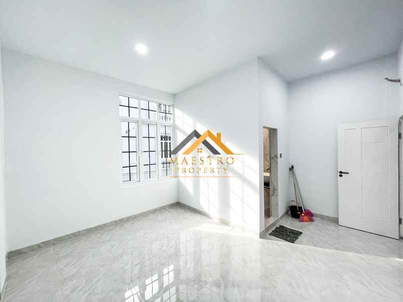 dijual rumah komplek mados royal suite