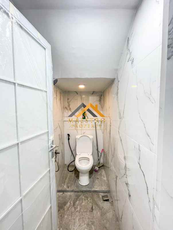 dijual rumah komplek mados royal suite