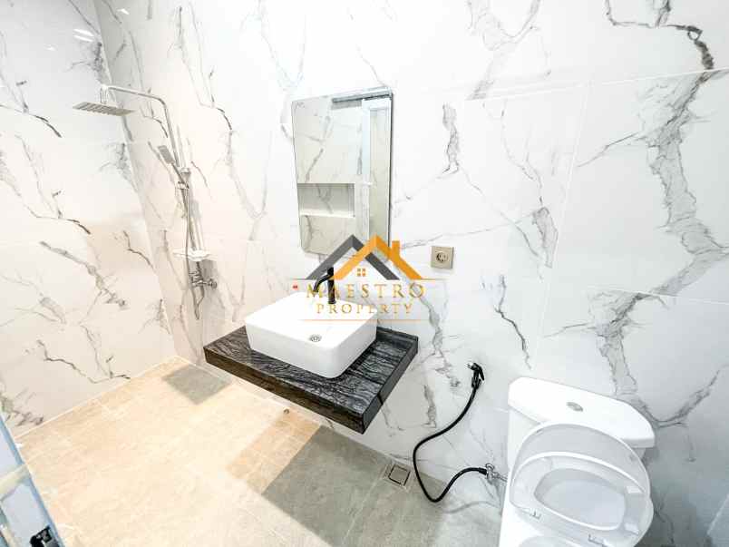 dijual rumah komplek mados royal suite