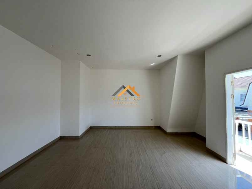 dijual rumah komplek medan resort city