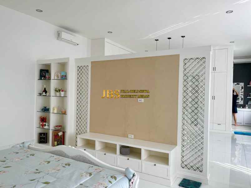 dijual rumah komplek mutiara residence