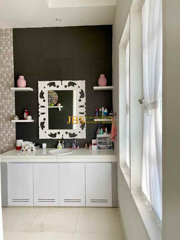 dijual rumah komplek mutiara residence