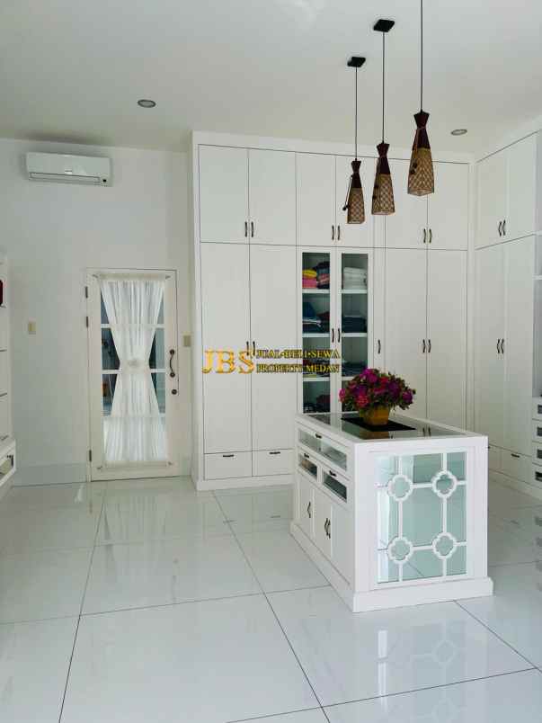 dijual rumah komplek mutiara residence