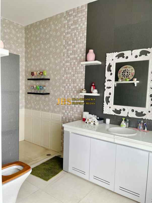 dijual rumah komplek mutiara residence