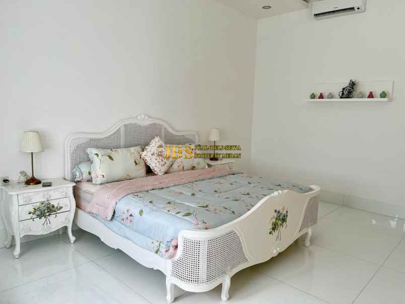 dijual rumah komplek mutiara residence