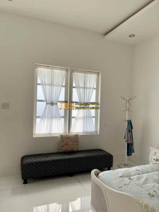 dijual rumah komplek mutiara residence
