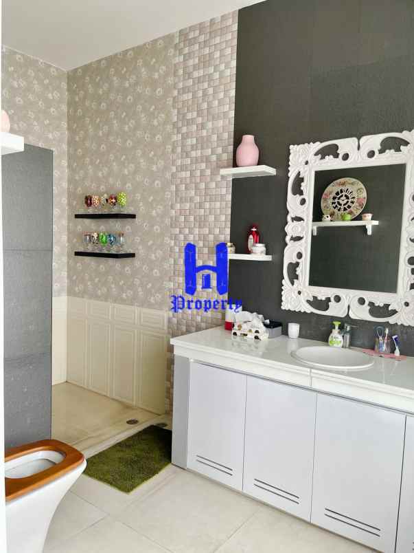 dijual rumah komplek mutiara residence