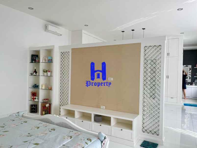 dijual rumah komplek mutiara residence