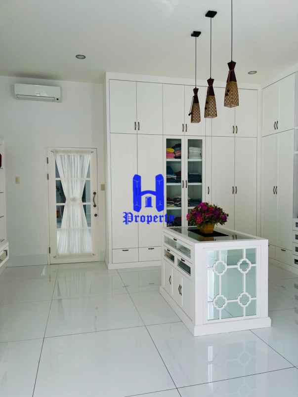 dijual rumah komplek mutiara residence