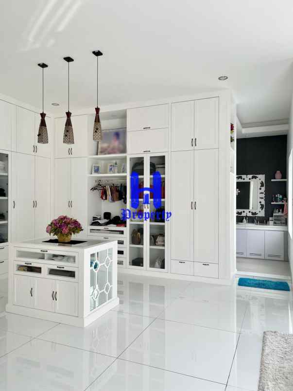 dijual rumah komplek mutiara residence