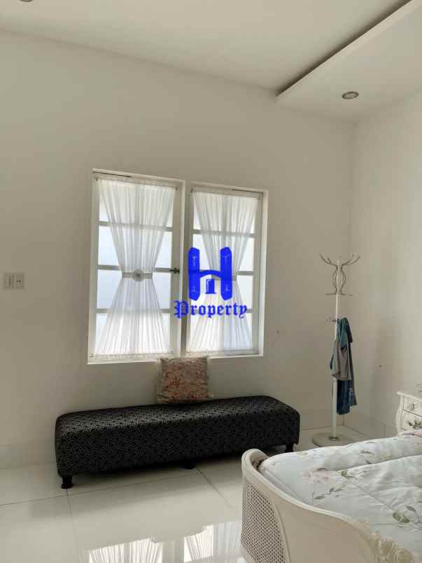 dijual rumah komplek mutiara residence