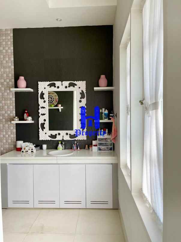 dijual rumah komplek mutiara residence