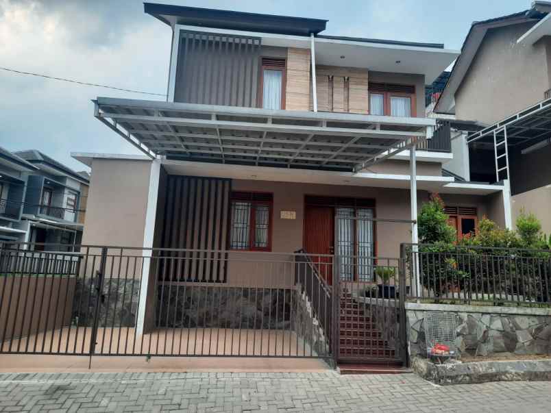 dijual rumah komplek pesona bali