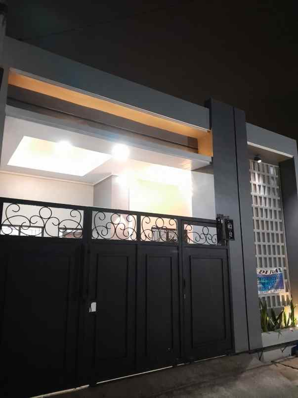 dijual rumah komplek rumah dasana indah