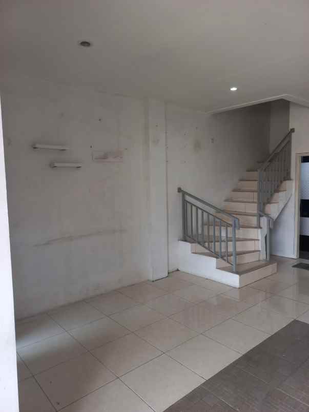 dijual rumah komplek sariwangi