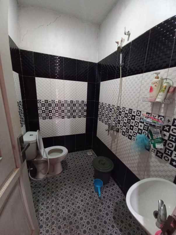 dijual rumah komplek sariwangi