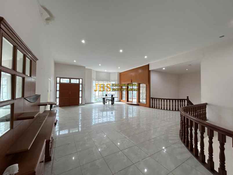 dijual rumah komplek taman malibu indah