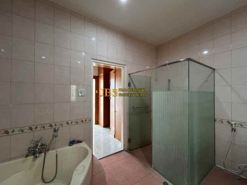 dijual rumah komplek taman malibu indah