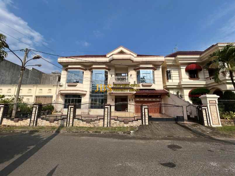dijual rumah komplek taman malibu indah