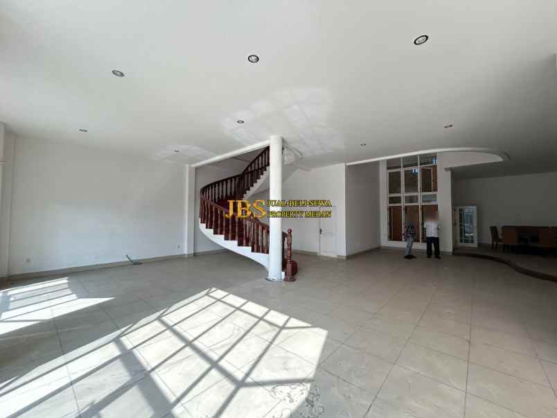 dijual rumah komplek taman malibu indah