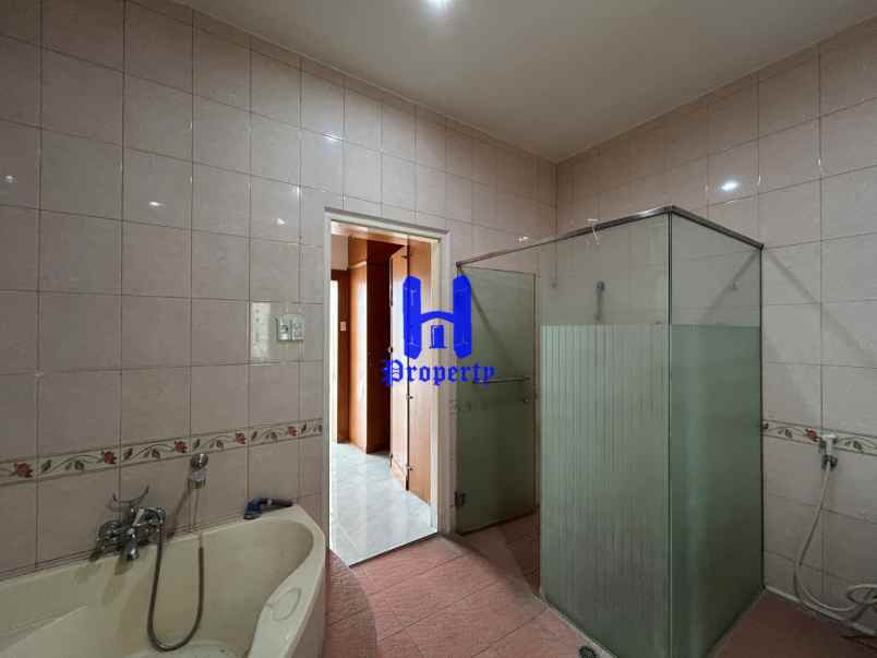 dijual rumah komplek taman malibu indah