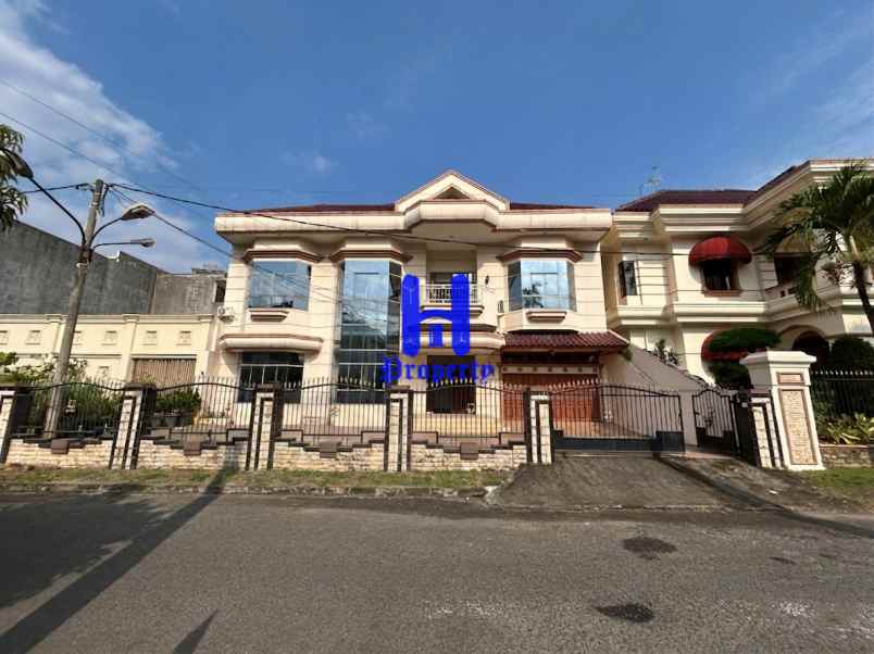 dijual rumah komplek taman malibu indah