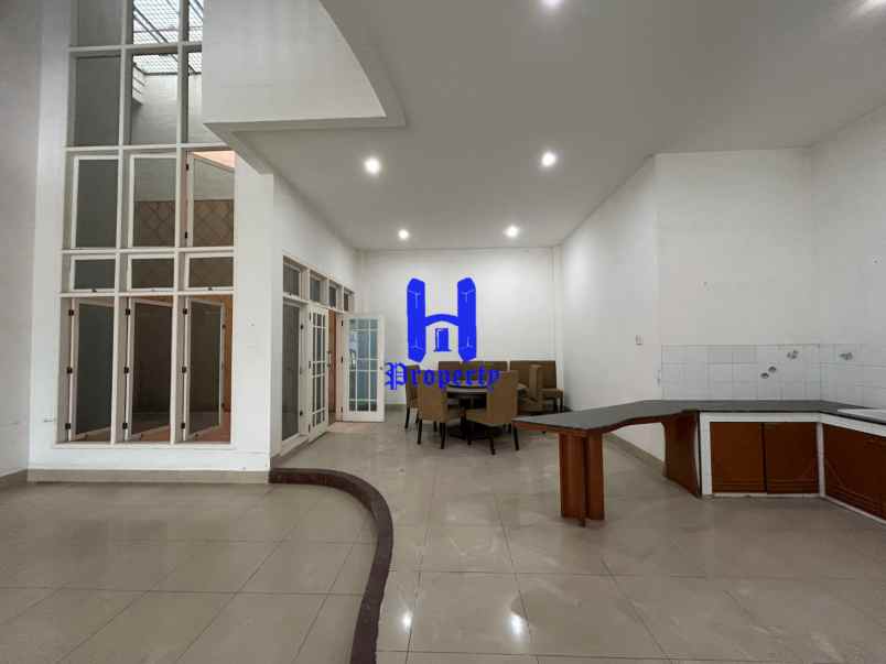 dijual rumah komplek taman malibu indah