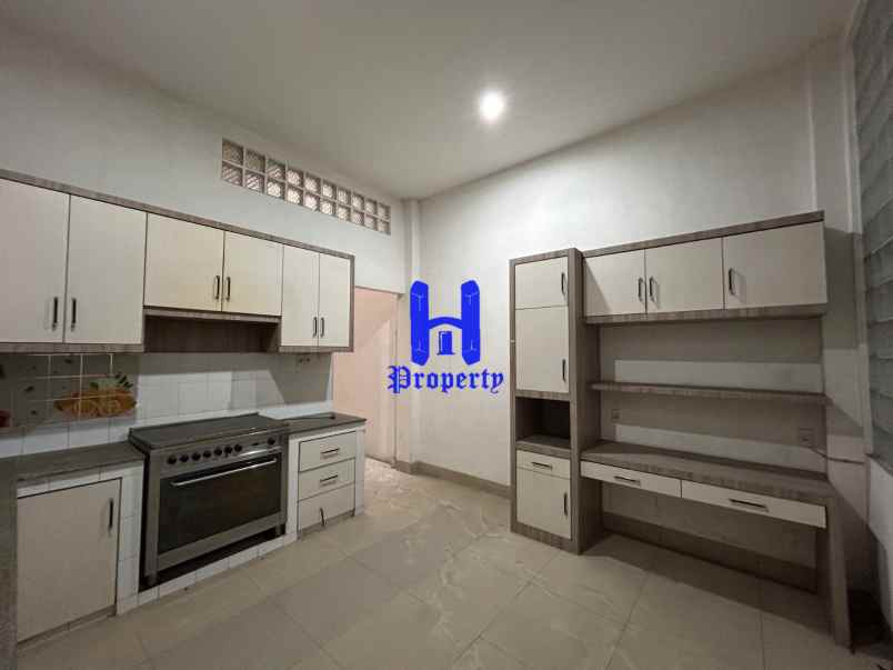 dijual rumah komplek taman malibu indah