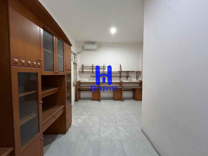 dijual rumah komplek taman malibu indah