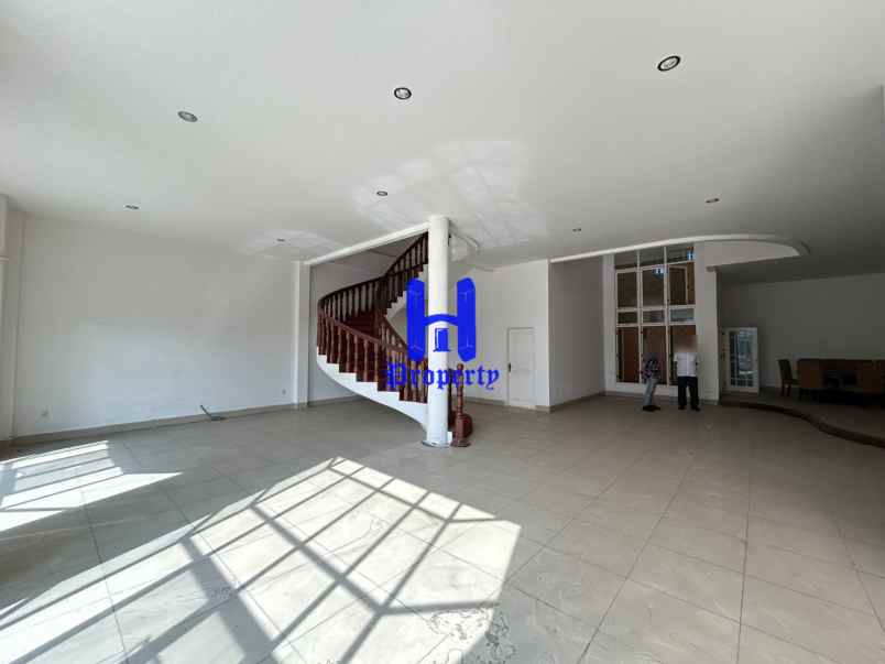 dijual rumah komplek taman malibu indah