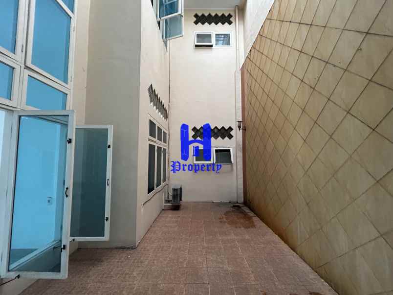 dijual rumah komplek taman malibu indah