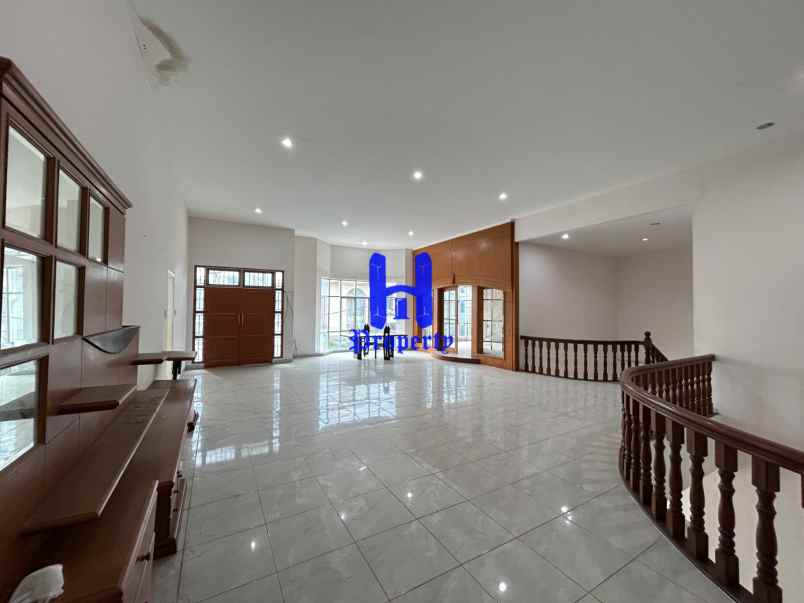 dijual rumah komplek taman malibu indah